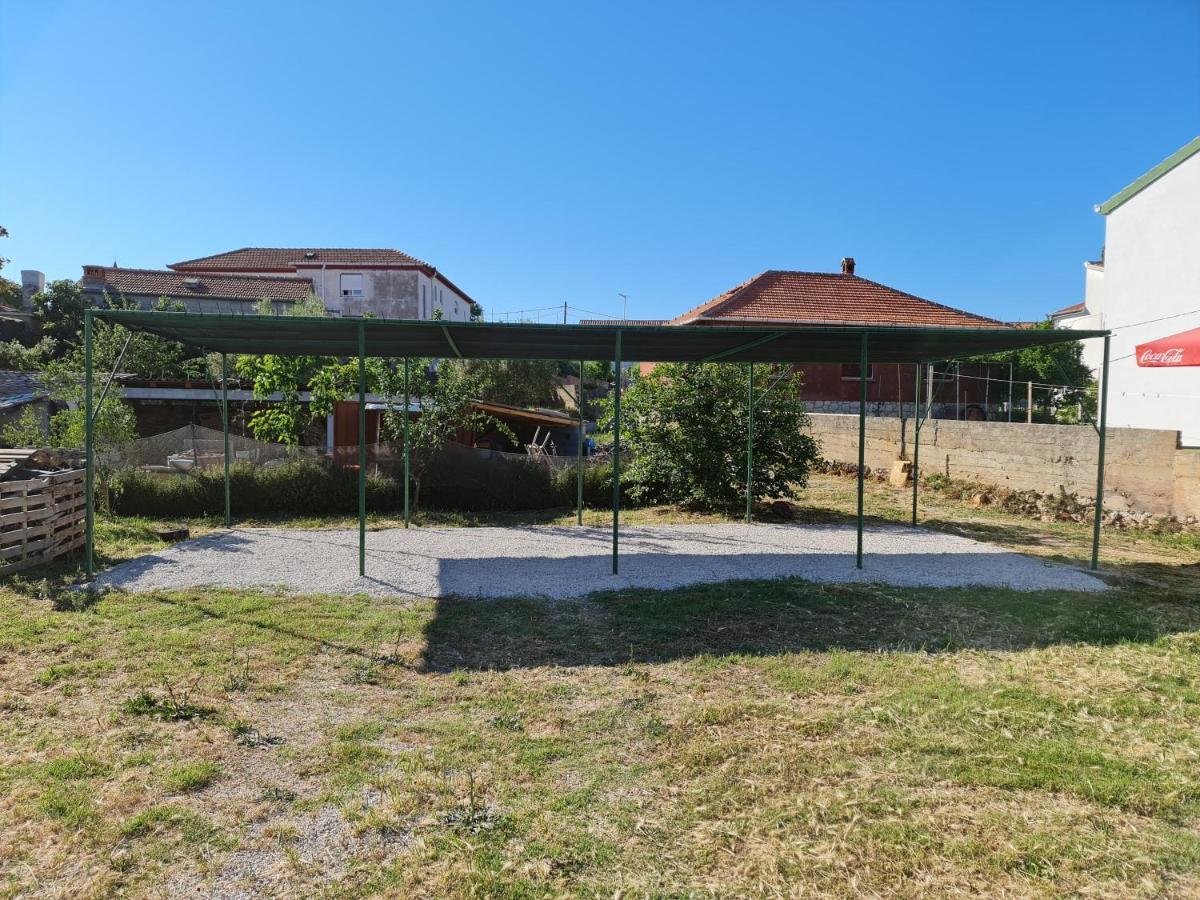 Apartmani Lenka Углян Экстерьер фото